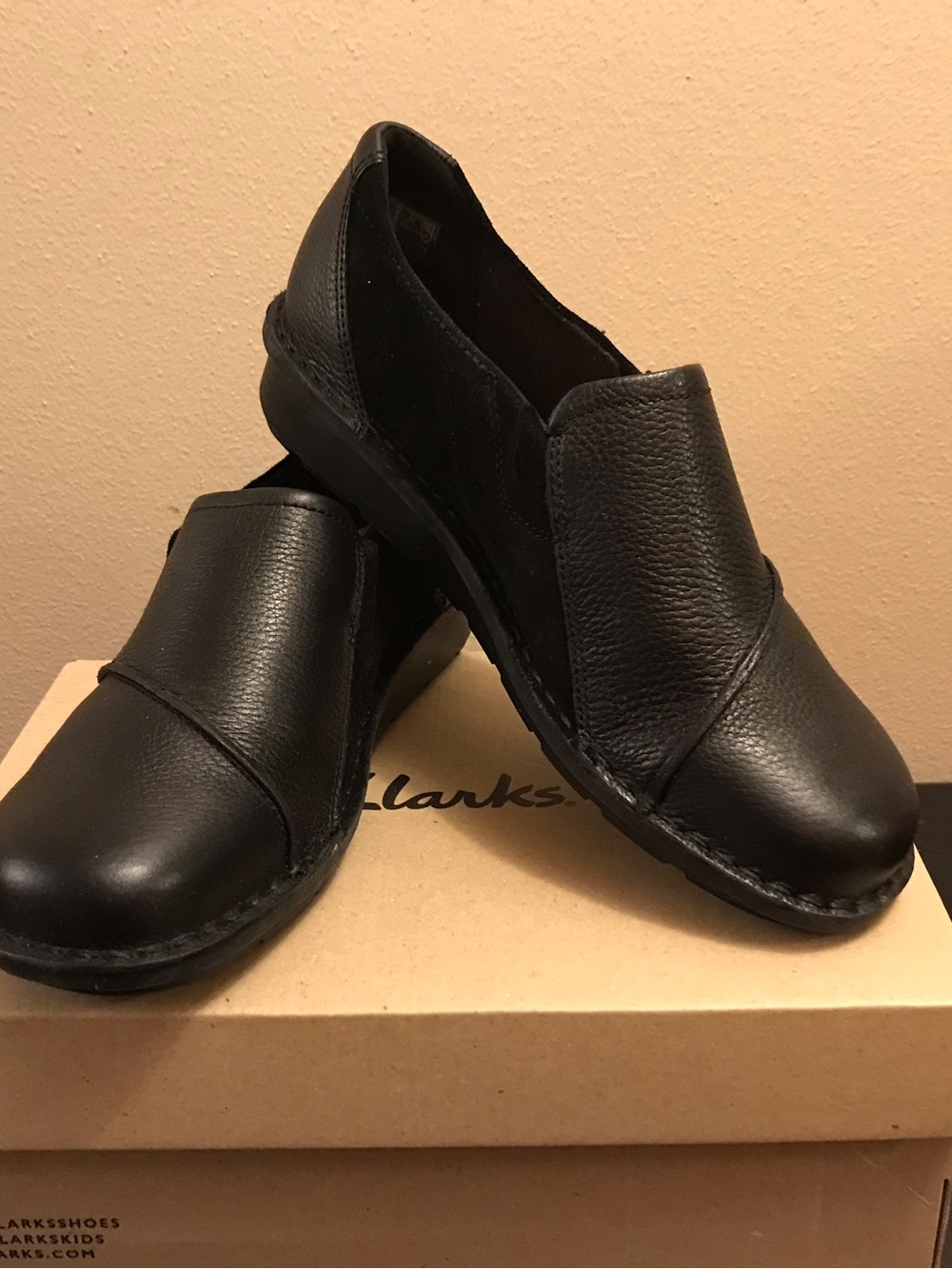 Clarks Women's Black Slip-On Leather and suede Loafers - Casual Comfort